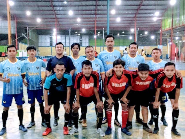 Bacabup Hendy Siswanto Bermain Futsal dengan Milenial Jember